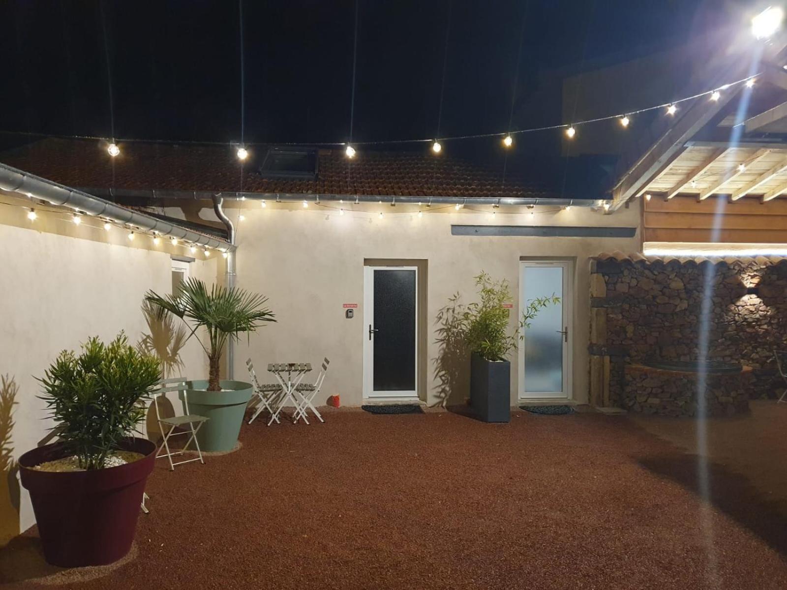 Le Boheme, Sauna & Spa Riorges Bagian luar foto